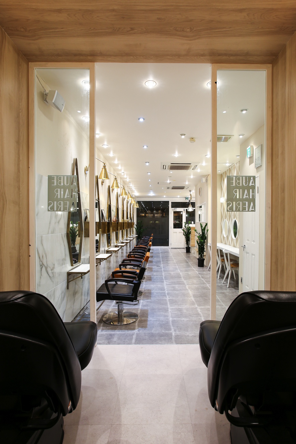 モダン、コンテンポラリー、大理石を使った美容室、ヘアサロンの内装店舗デザイン